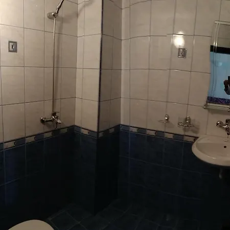 червената къща Къща за гости 3*