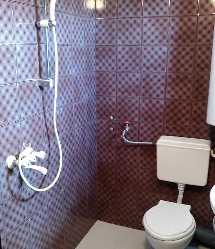 The Red House Koszarica